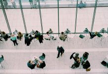 Jak urządzić przytulny pokój dzienny?